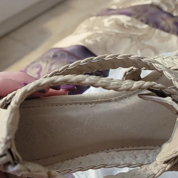 Cream/tan/beige women's sandals size 6 - Picture 5 of 7